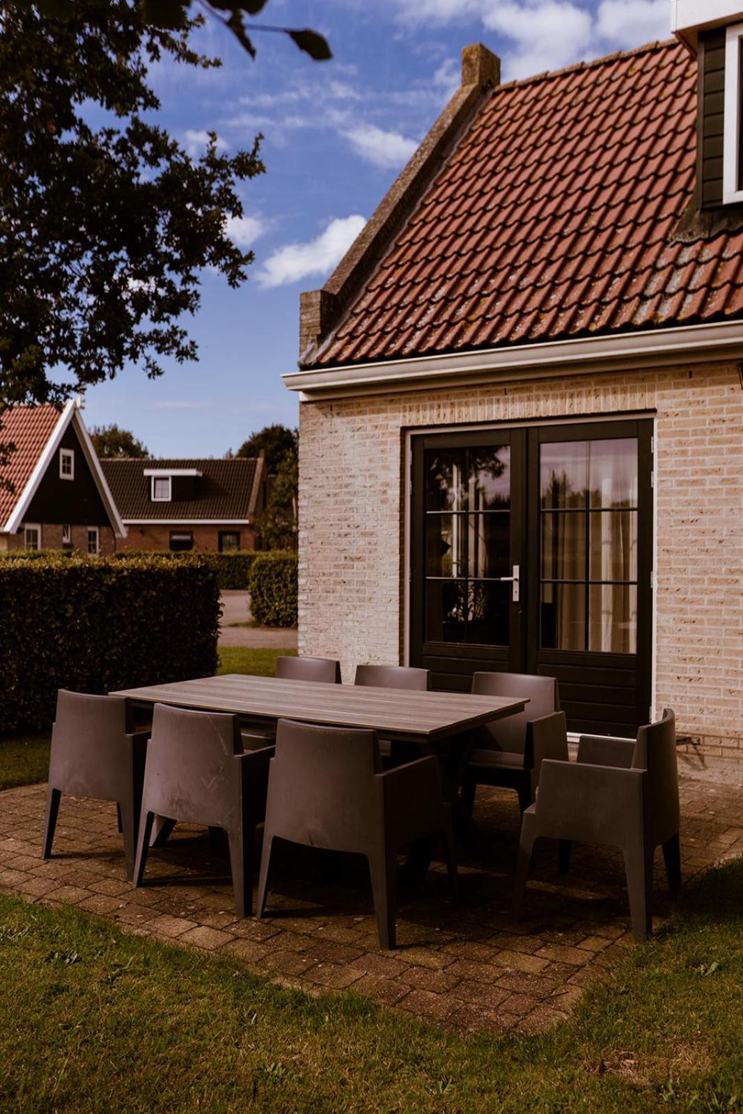 Vakantiepark Eigen Wijze Bant Bagian luar foto
