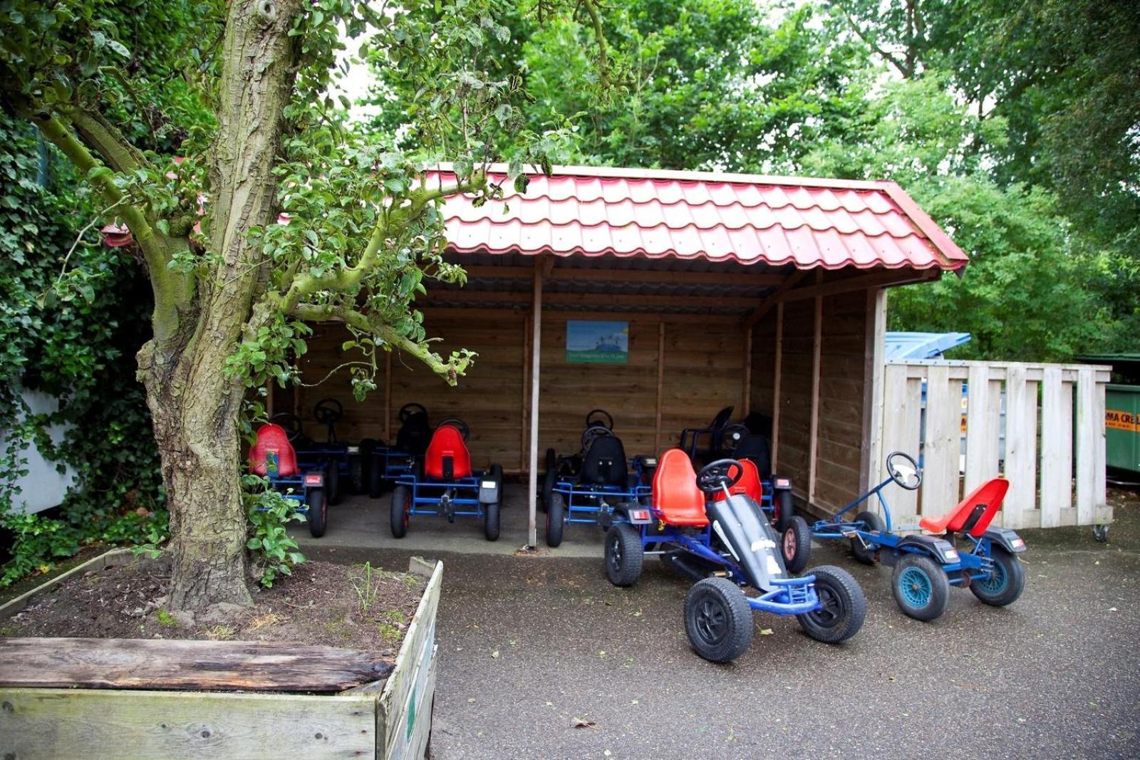 Vakantiepark Eigen Wijze Bant Bagian luar foto